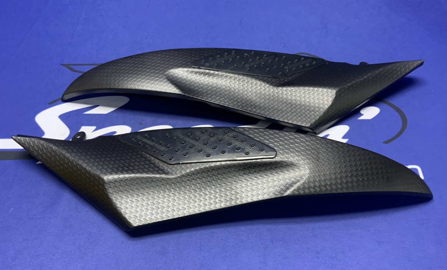 ZXMT Tank Trim Set W/ Stomp Grip Tank Grips YZF-R6 2006-2007 ‎XM23-068