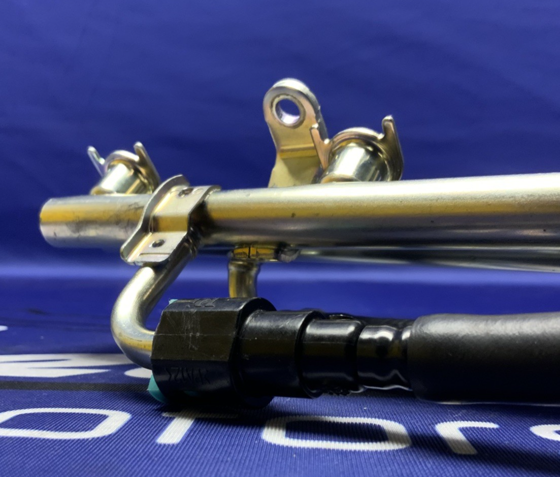 Suzuki Fuel Rail Assembly GSXR600/750 2006-2007 OEM 15730-01H00