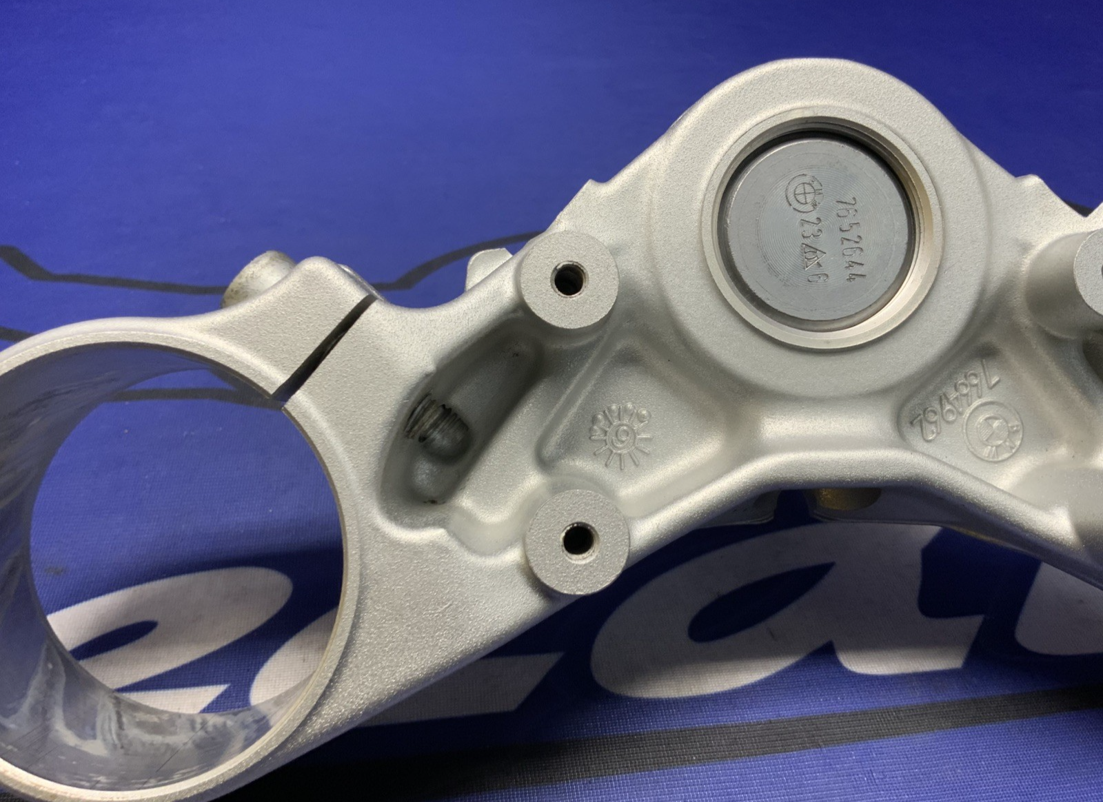 BMW Bottom Fork Mounting Bridge Triple Clamp R1200GS 2004-2013 OEM 31427664956