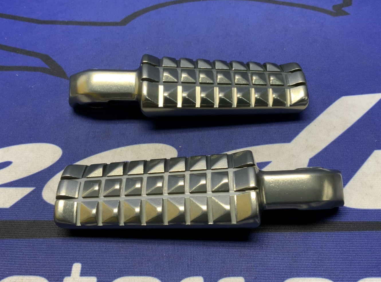 Triumph Passenger Foot Rest Pegs Bonneville T120 2016-2020 OEM A9770148