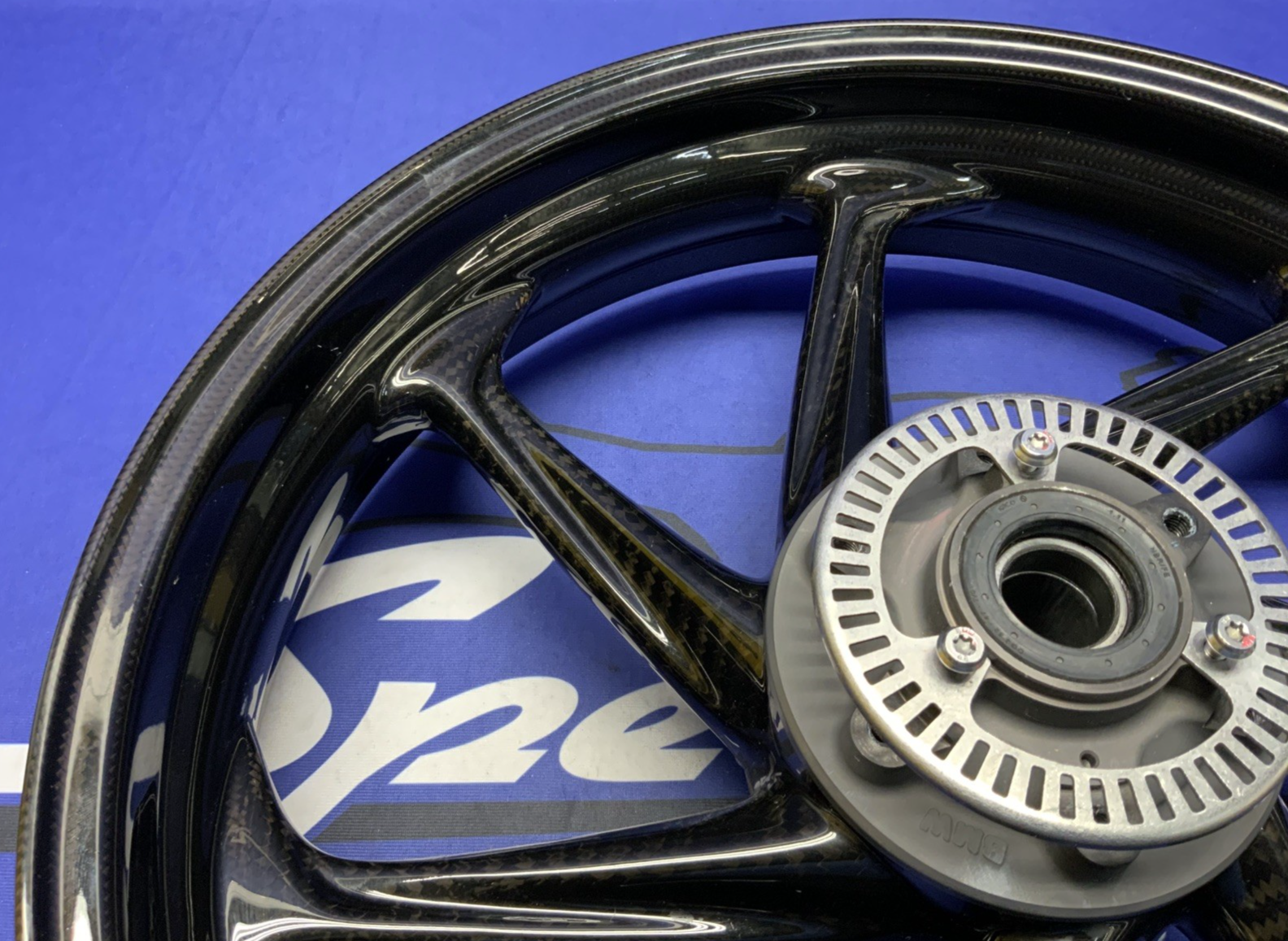 BMW Front Carbon Wheel M1000RR 2021-2023, S1000RR 2019-2022 OEM 36317925438