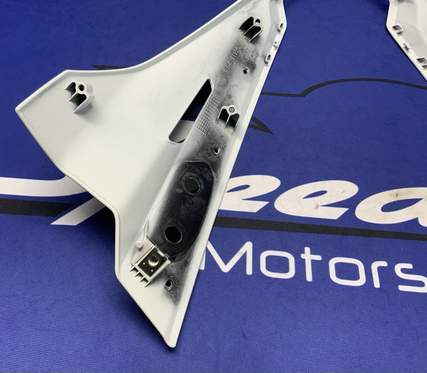 Suzuki Front Cowling (White) GSX-8R 2024-2026 OEM 94410-25L01-QU2