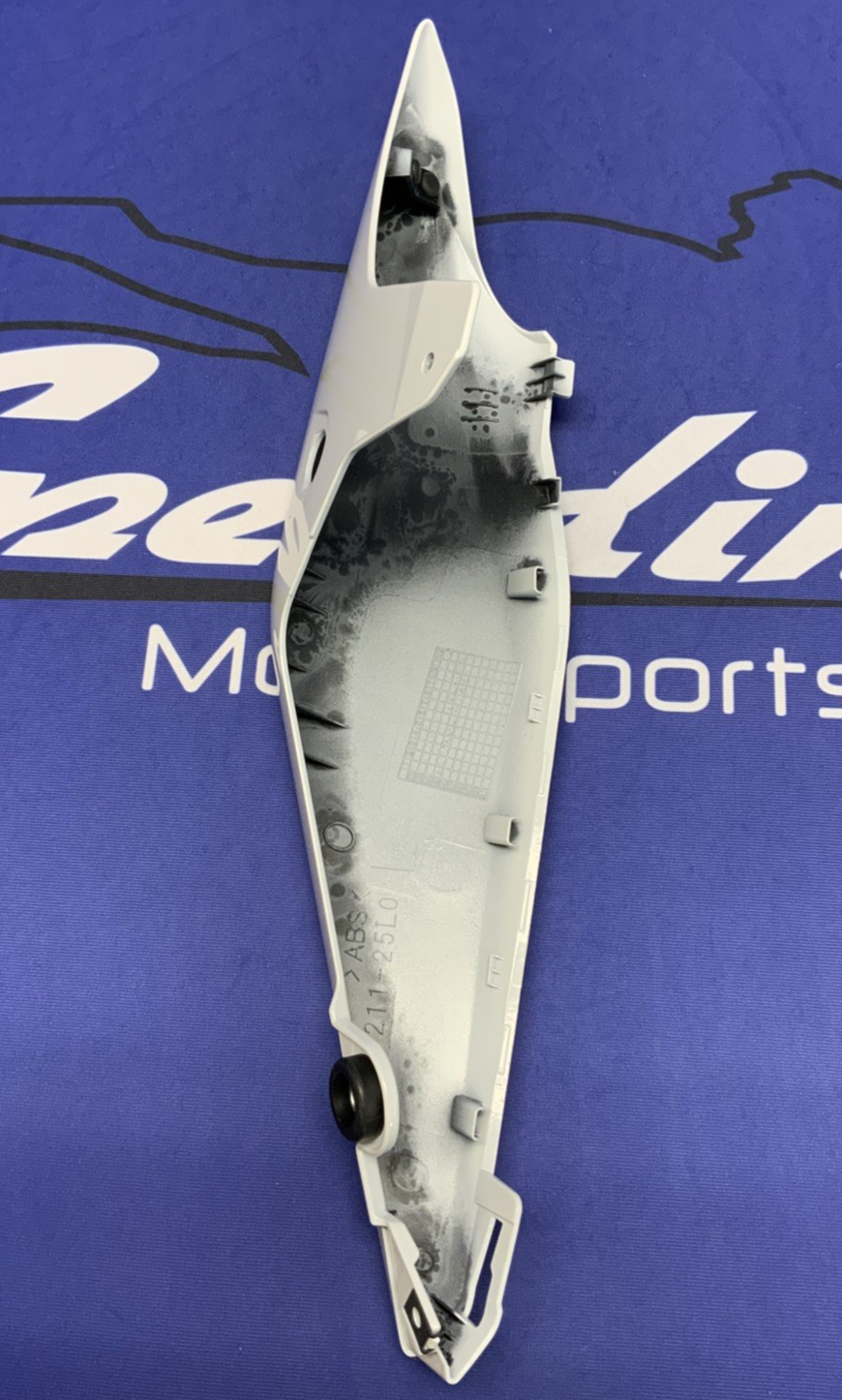 Suzuki Right Tail Fairing (Pearl Tech White) GSX-8R 2026 OEM 47110-25L11-QU2