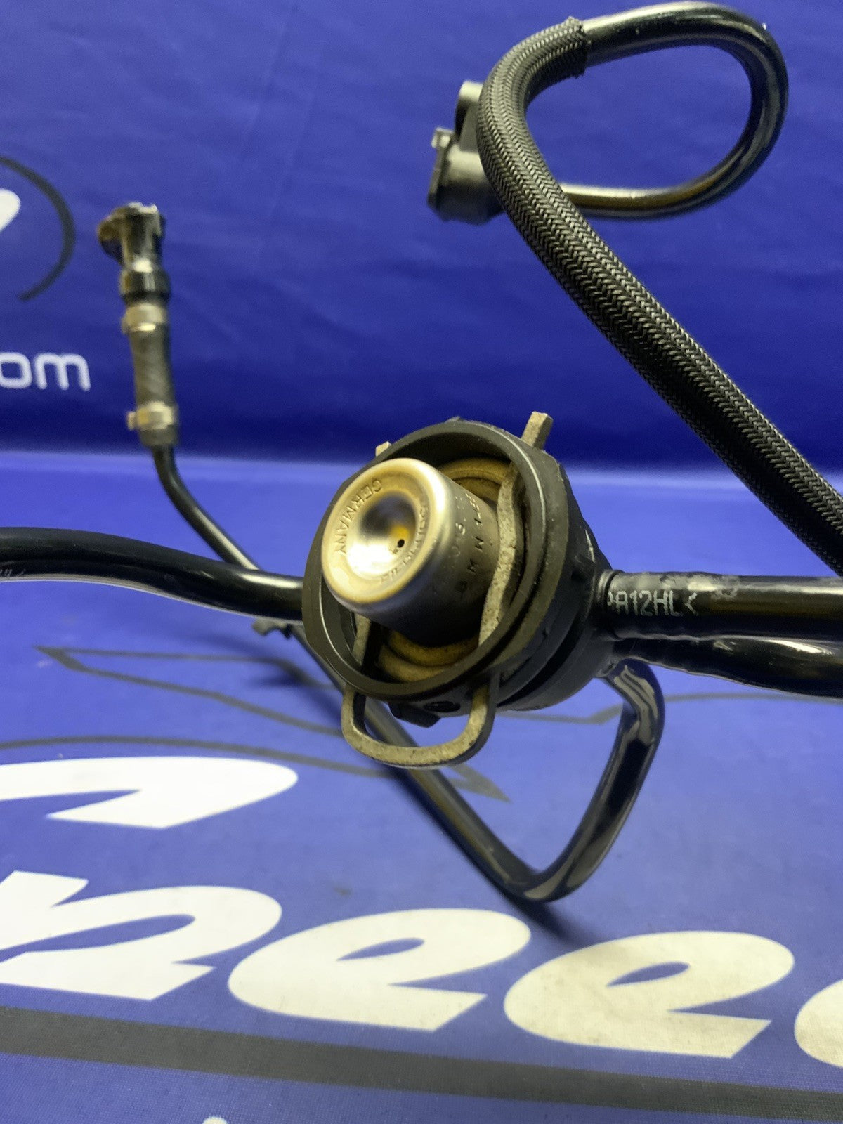 BMW Fuel Distributor Line Assembly R1200GS 2004-2007 OEM 13537696034