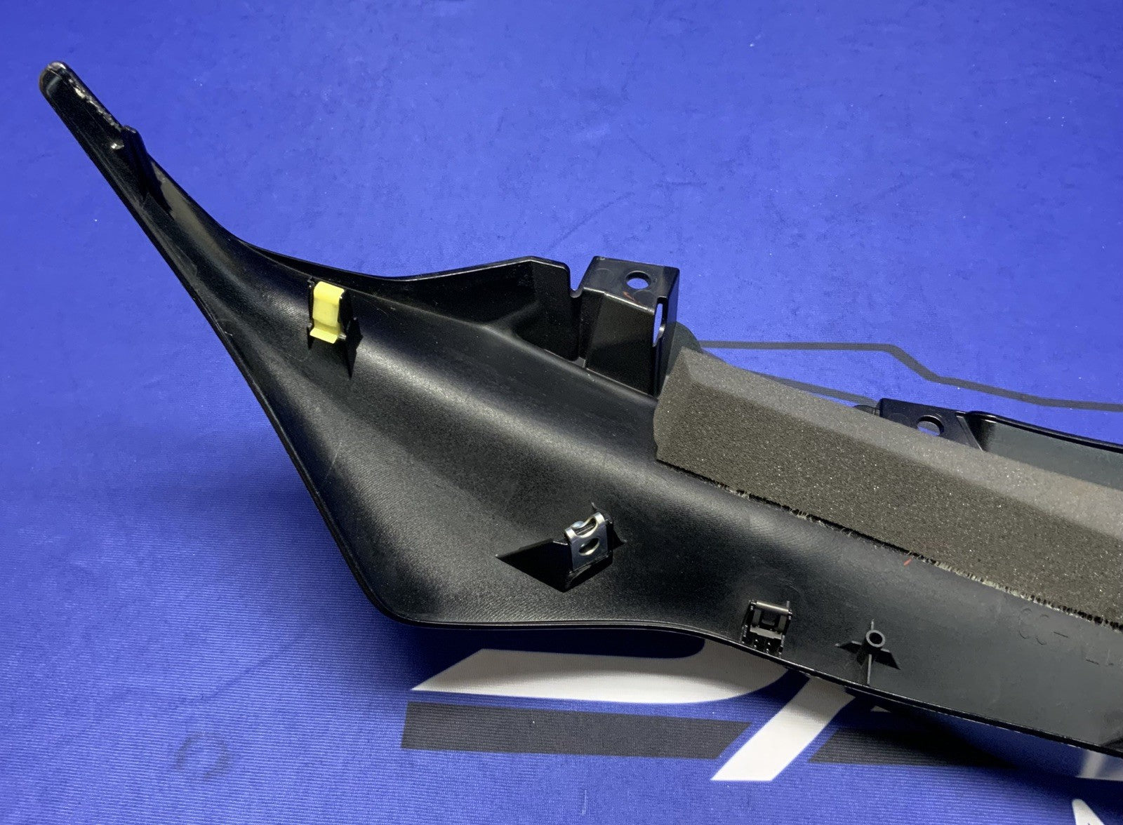Yamaha Left Upper Fairing (Raven Black) YZF-R6 2017-2026 OEM BN6-2117V-00-P1-2