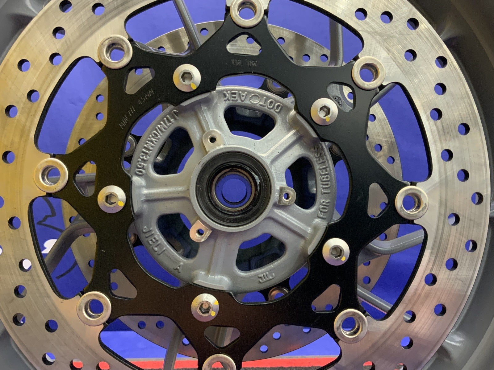 Suzuki Front Wheel W/ Rotors (Matte Gray) GSX-8R 2024-2026 OEM 54111-25L00-QZP