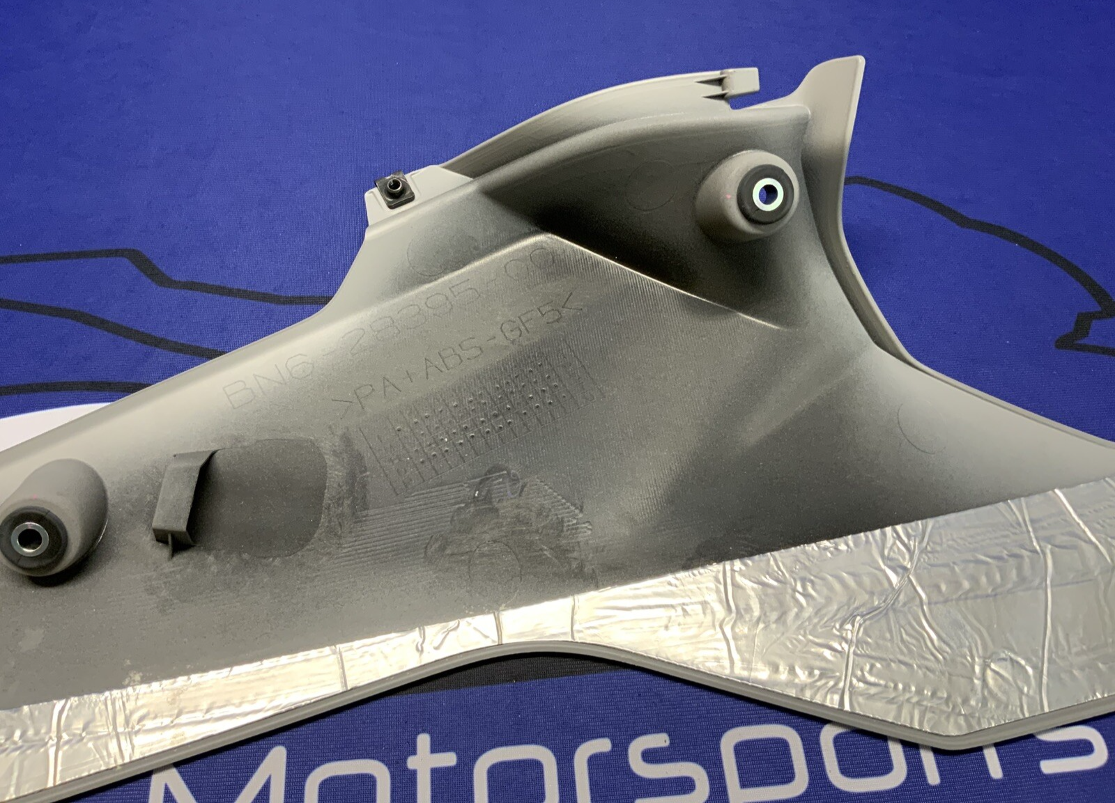 Yamaha Right Lower Fairing (Gray) YZF-R6 2017-2024 OEM BN6-28395-00-P4