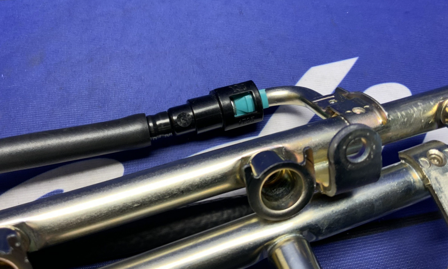 Suzuki Fuel Rail Assembly GSXR600/750 2006-2007 OEM 15730-01H00