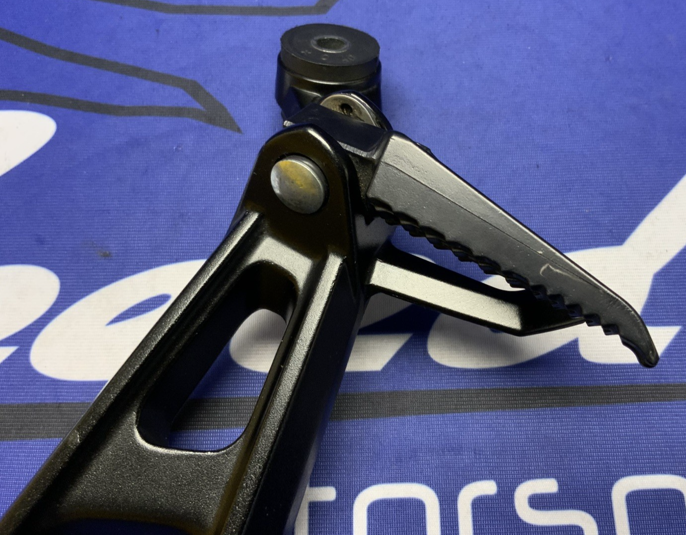 Suzuki Right Passenger Foot Rest GSXR 1000 2015-2016 OEM 43700-47H40