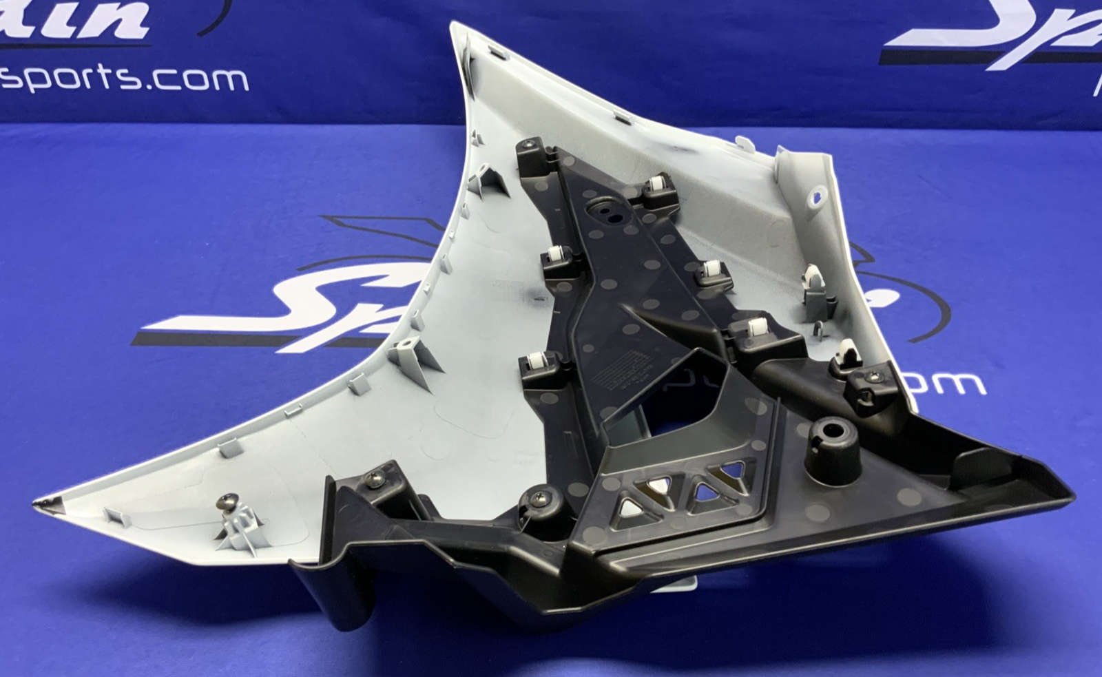Suzuki Right Upper Fairing (Pearl Tech White) GSX-8R 2026 OEM 94470-25L10-QU2