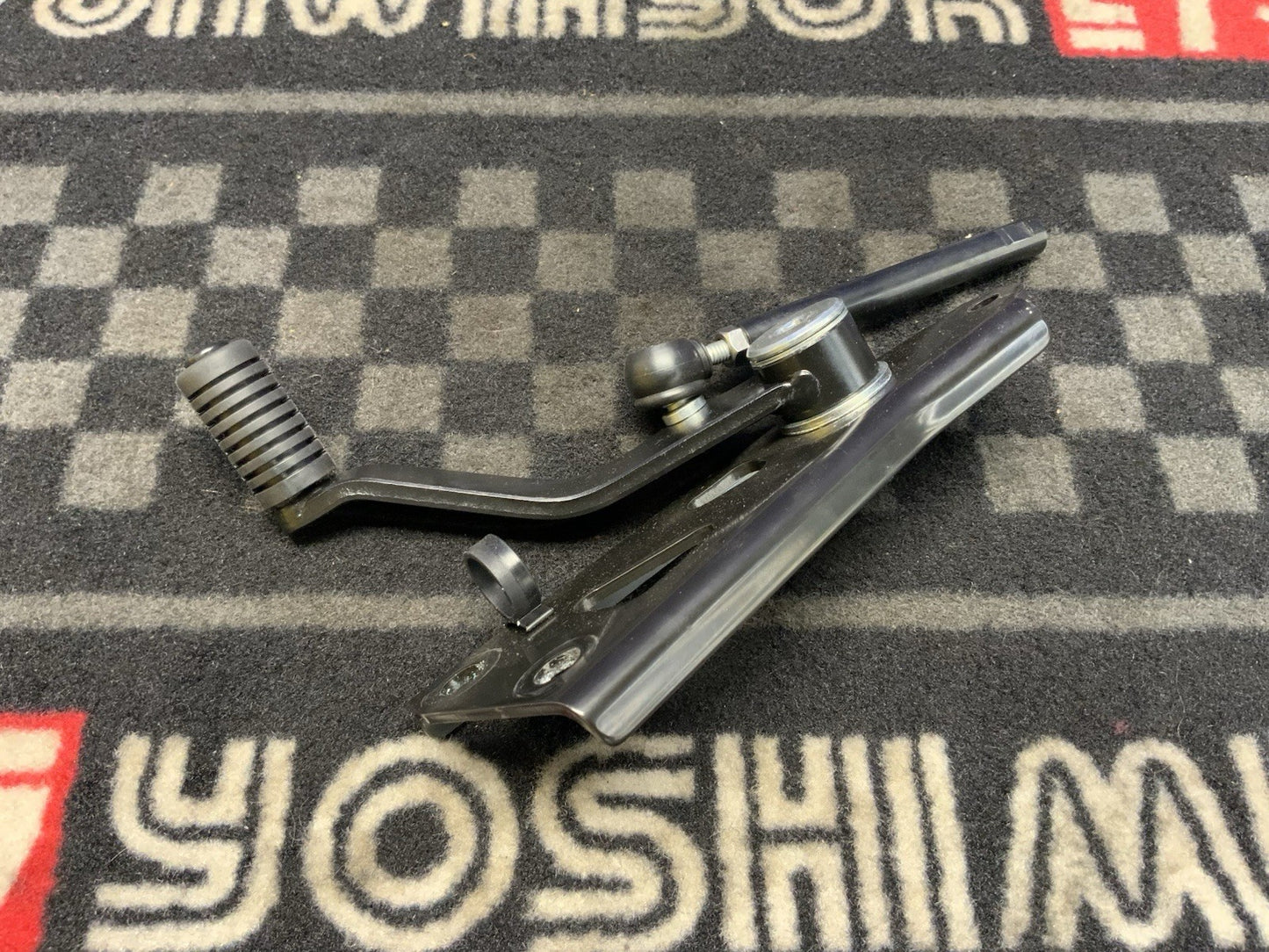 Suzuki Shift Lever Assembly W/Bracket & Shift Rod GSX-8R 24-26 OEM 25600-25L00-2