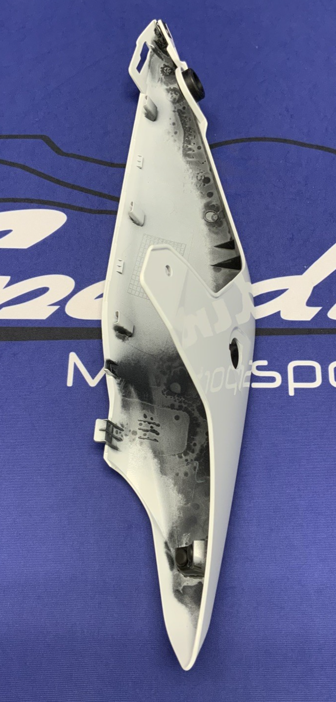 Suzuki Right Tail Fairing (Pearl Tech White) GSX-8R 2026 OEM 47110-25L11-QU2