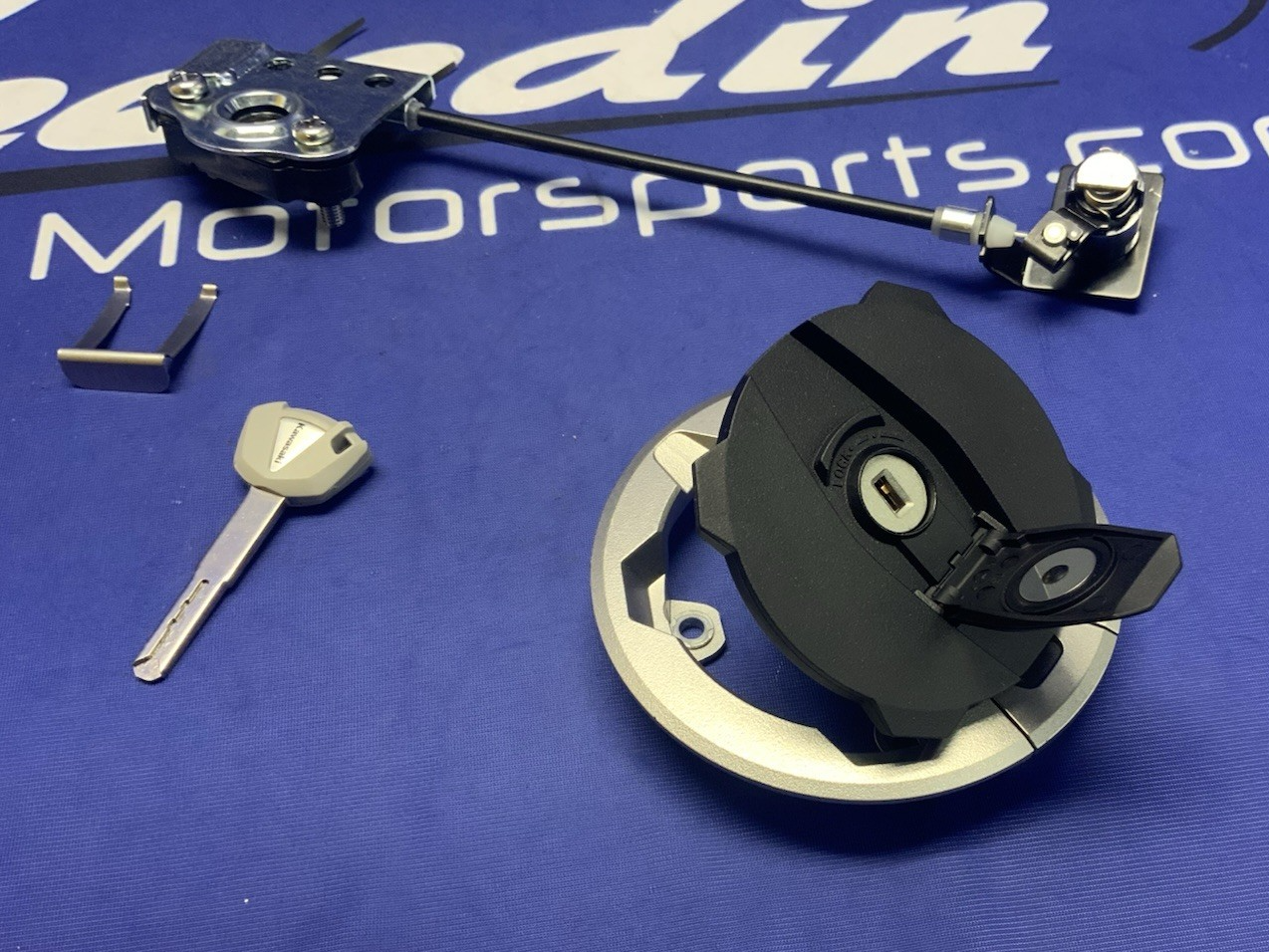 Kawasaki Fuel Cap & Seat Lock Set Ninja 650 2023-2026 OEM 51049-0756-FS
