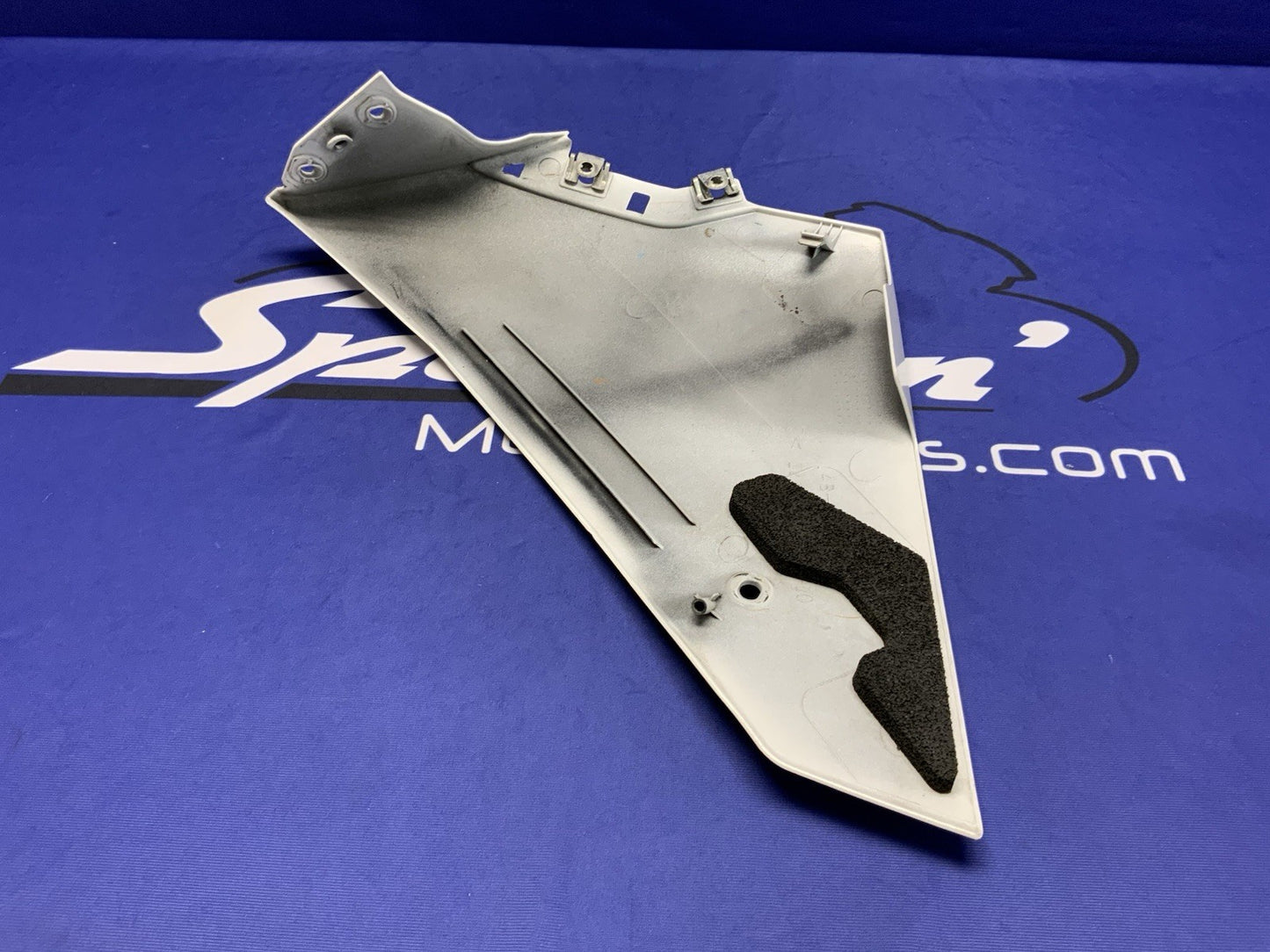 Yamaha Right Lower Fairing (White) YZF-R1 2009-2013 OEM 14B-28395-00