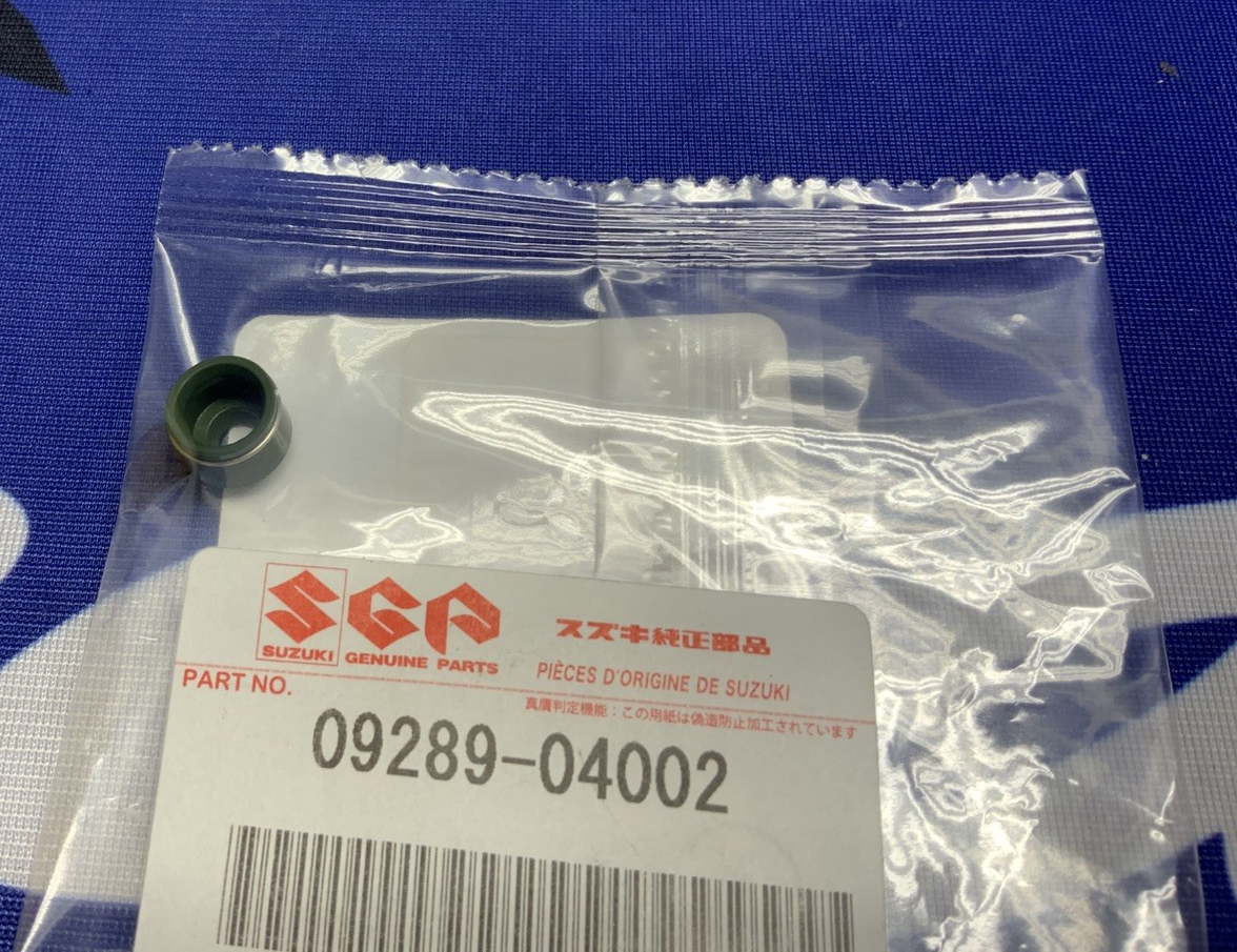 Suzuki Valve Stem Oil Seal GSX-R1000 05-07 OEM 09289-04002