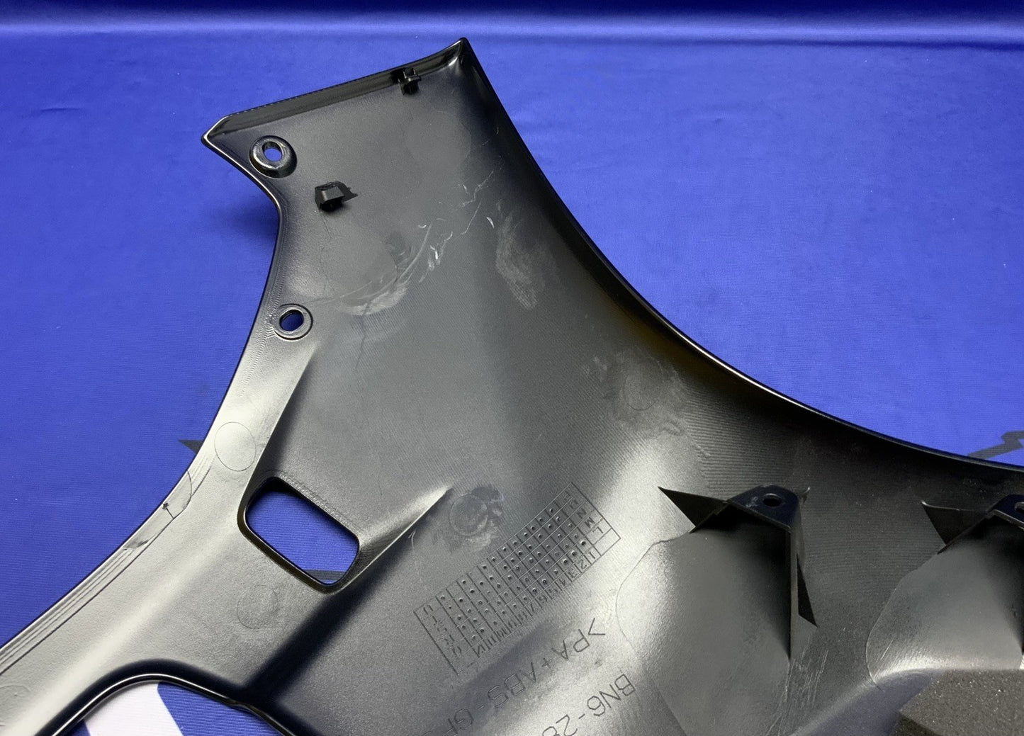Yamaha Right Fairing (Raven Black) YZF-R6 2017-2026 OEM BN6-2835V-00-P1-2
