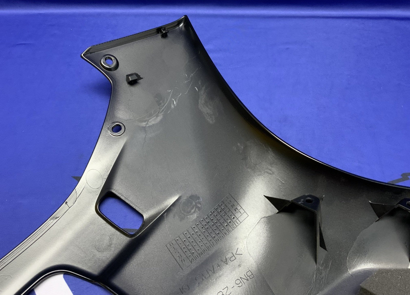 Yamaha Right Fairing (Raven Black) YZF-R6 2017-2026 OEM BN6-2835V-00-P1-2