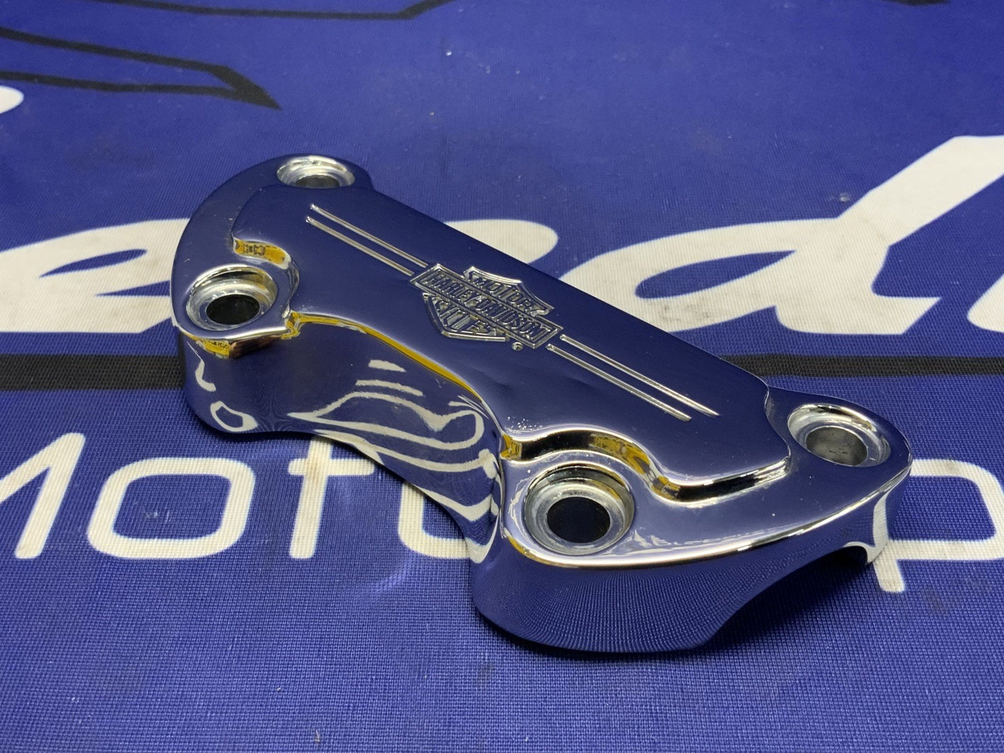 Harley Davidson 1 Piece Handlebar Clamp Touring 1999-2006 OEM 55918-08