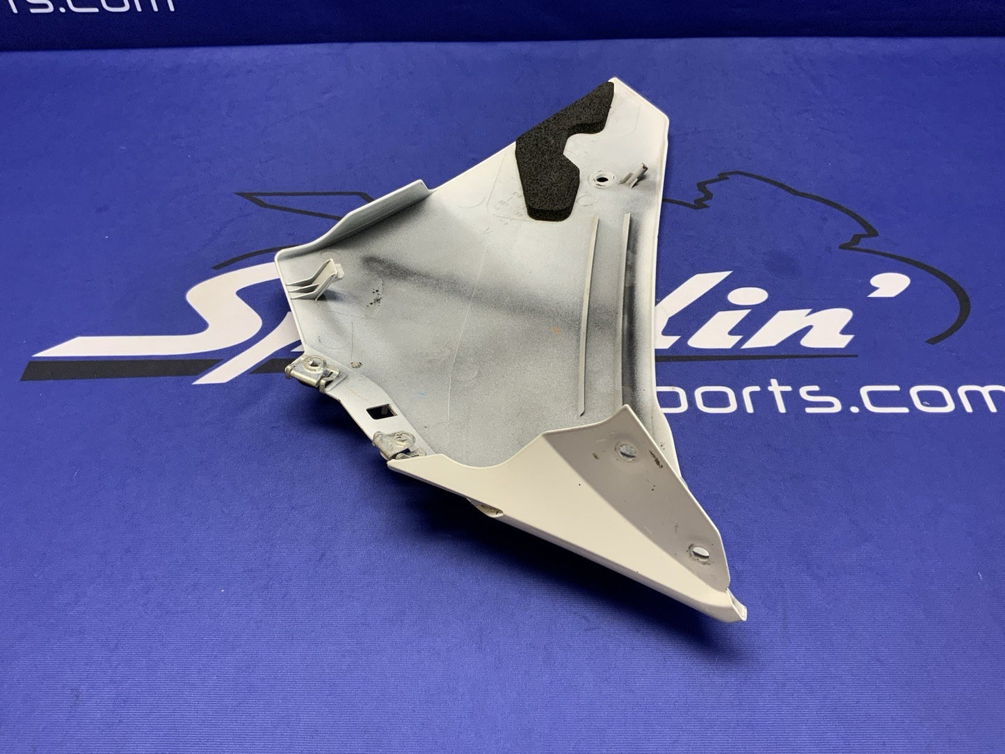 Yamaha Right Lower Fairing (White) YZF-R1 2009-2013 OEM 14B-28395-00
