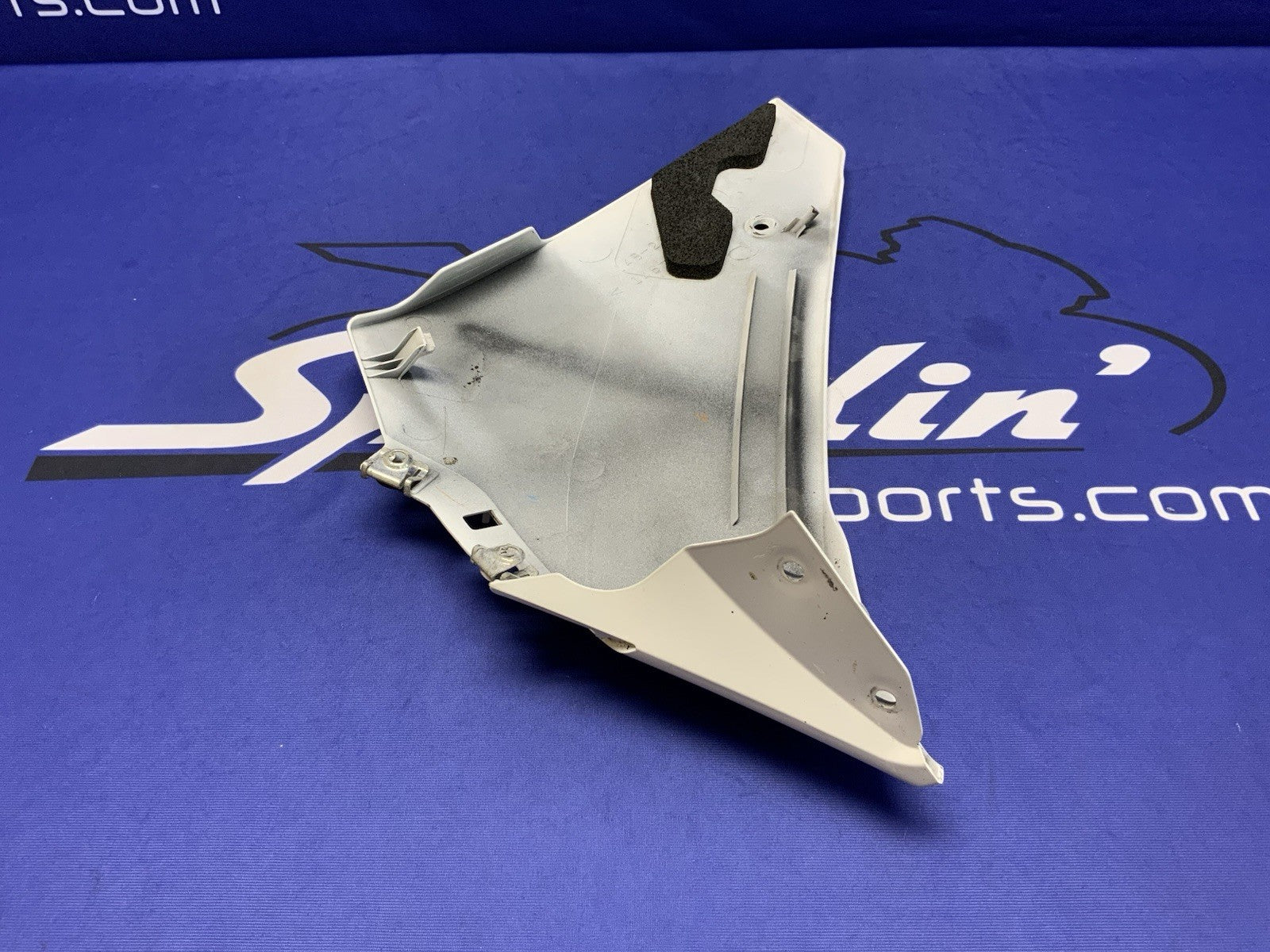 Yamaha Right Lower Fairing (White) YZF-R1 2009-2013 OEM 14B-28395-00