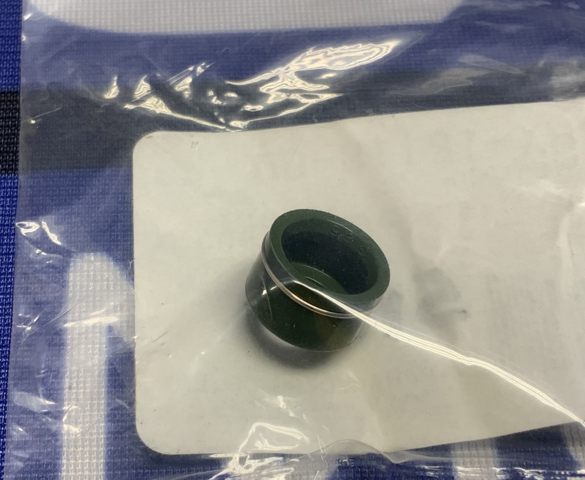 Yamaha Valve Stem Seal TTR125L 2000-2015 OEM 2HX-12119-00-00
