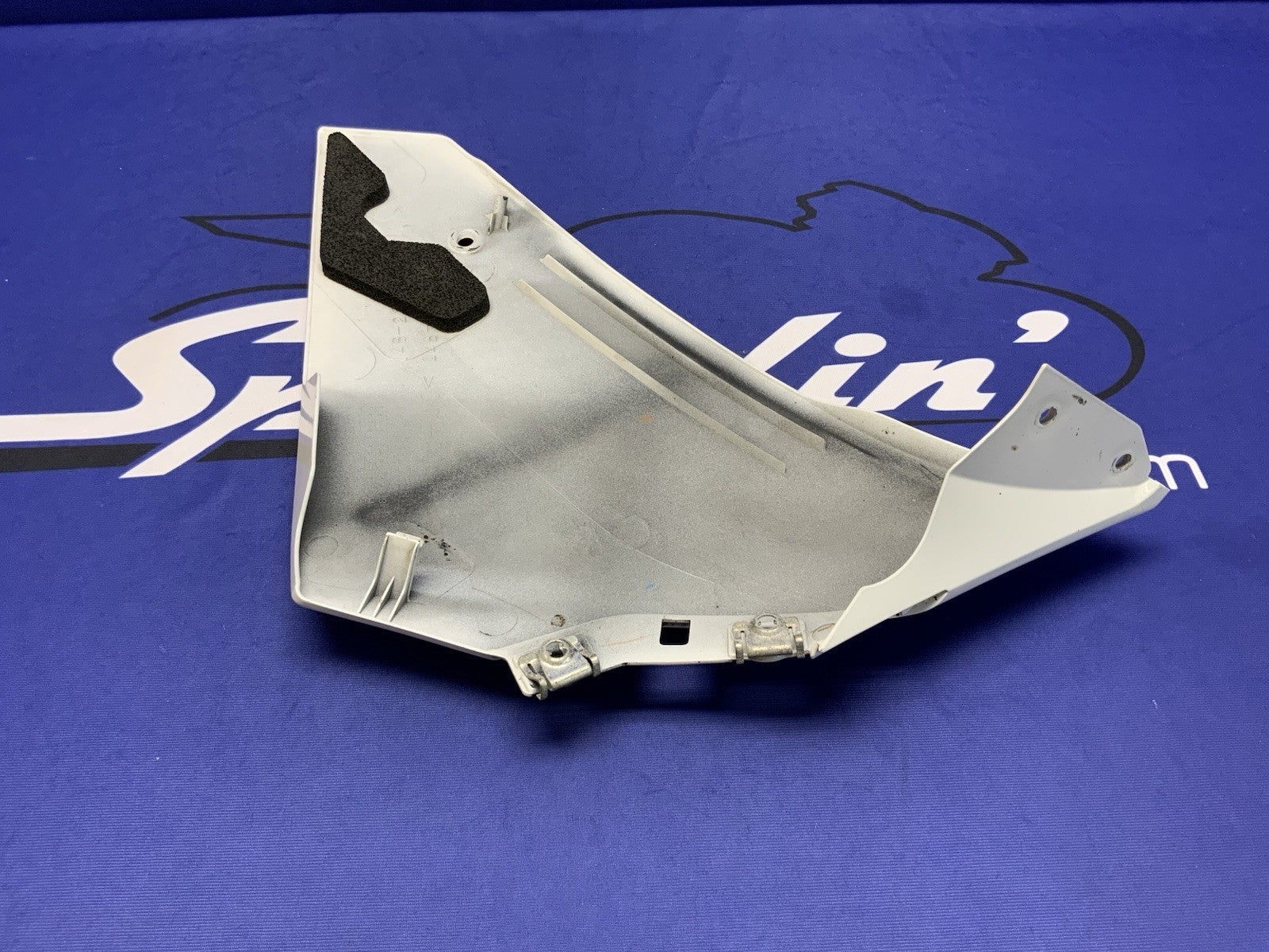 Yamaha Right Lower Fairing (White) YZF-R1 2009-2013 OEM 14B-28395-00