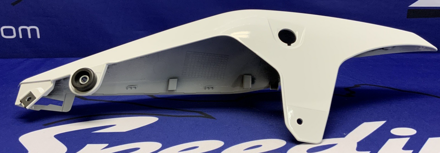 Suzuki Right Tail Fairing (Pearl Tech White) GSX-8R 2026 OEM 47110-25L11-QU2