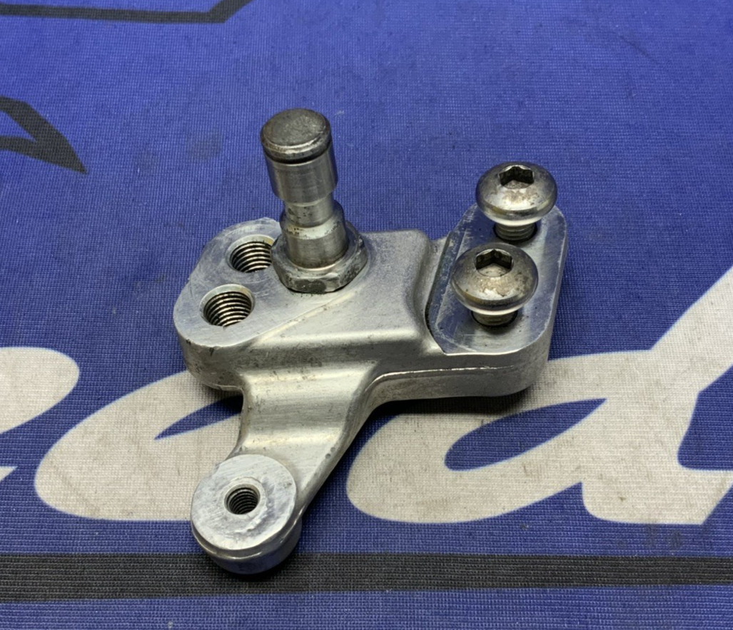 Suzuki Gear Shift Lever Bracket GSXR 600/750 2006-2008 OEM 25681-01H00