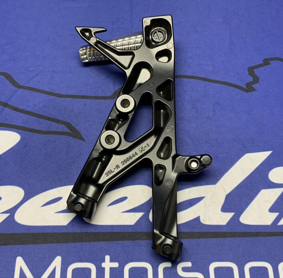 Suzuki Passenger Foot Rest Set GSX-8R/S 2023-2025 OEM 43821-25L00, 43811-25L00