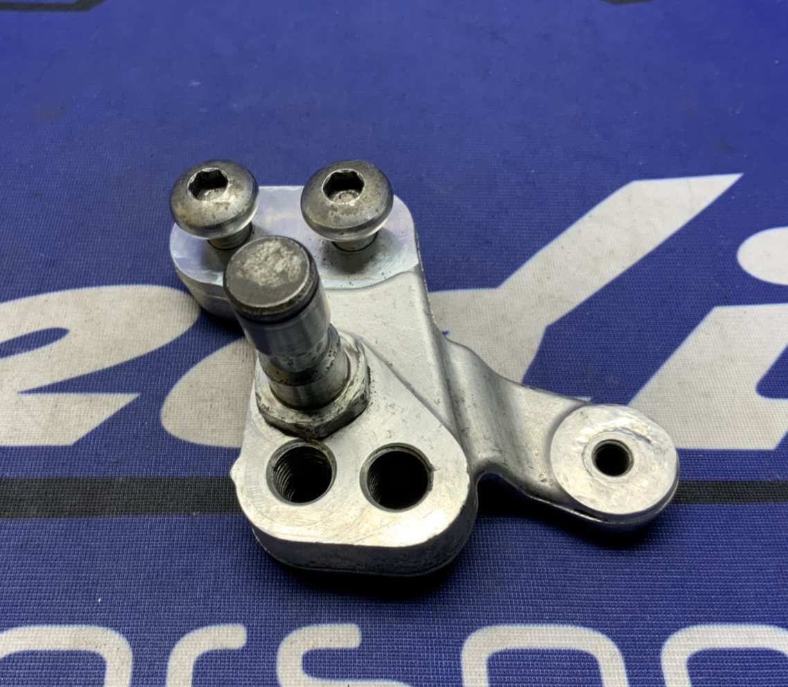 Suzuki Gear Shift Lever Bracket GSXR 600/750 2006-2008 OEM 25681-01H00