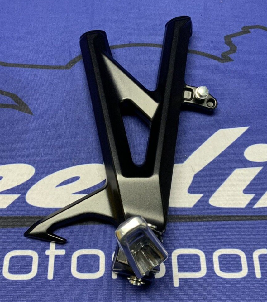 Suzuki Passenger Foot Rest Set GSX-8R/S 2023-2025 OEM 43821-25L00, 43811-25L00