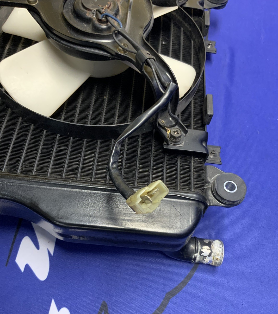 Kawasaki Radiator W/ Fan Assembly Ninja 1000R ZX1000A 1986-1987 OEM 39060-1063