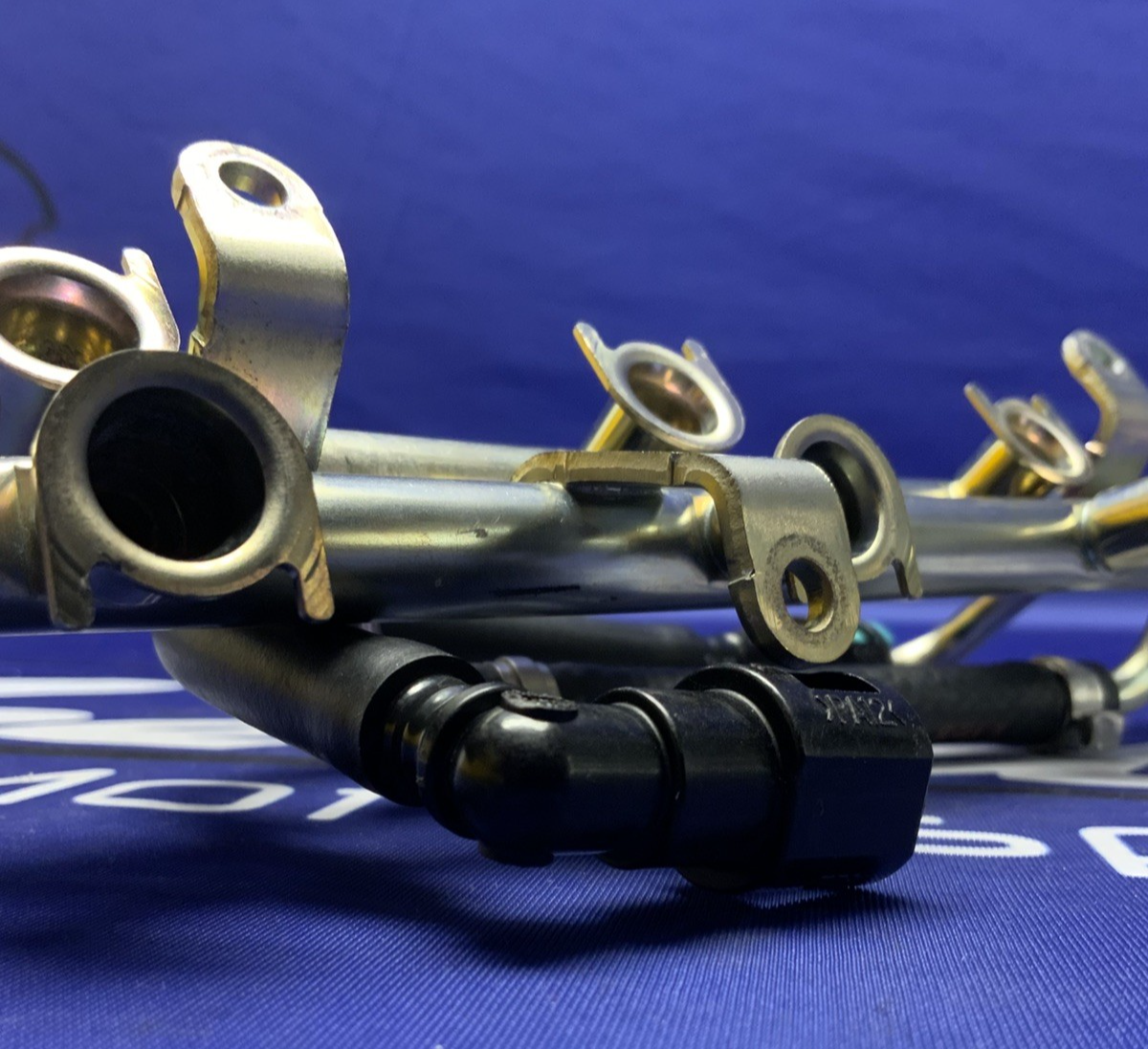 Suzuki Fuel Rail Assembly GSXR600/750 2006-2007 OEM 15730-01H00