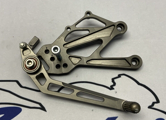 Evol Technology Right Rear Set Bracket W/ lever GSX-R1000/R 17-25 ETP-SRA-171.1