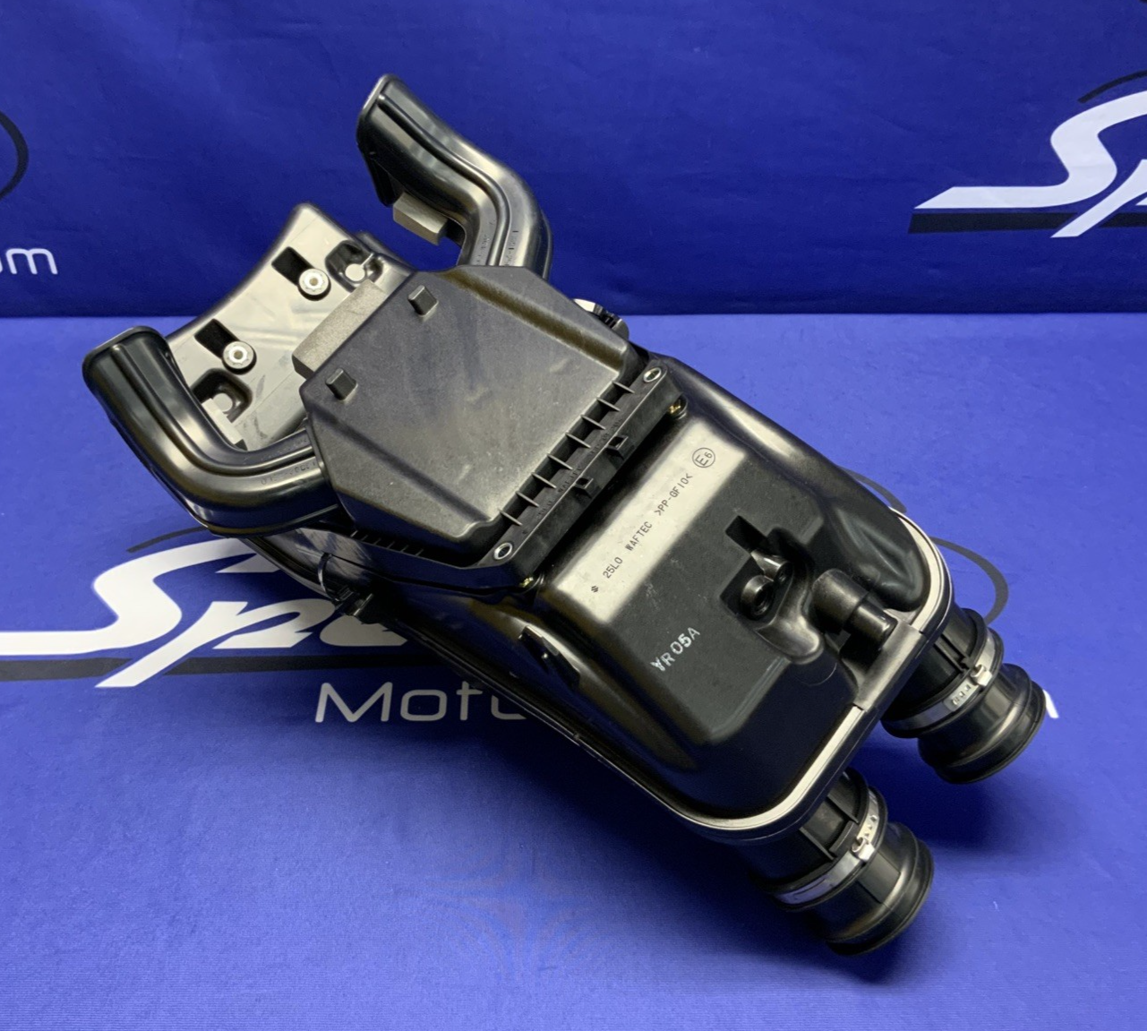 Suzuki Air Box Assembly GSX-8R 2024-2026 OEM 13700-25L00-2