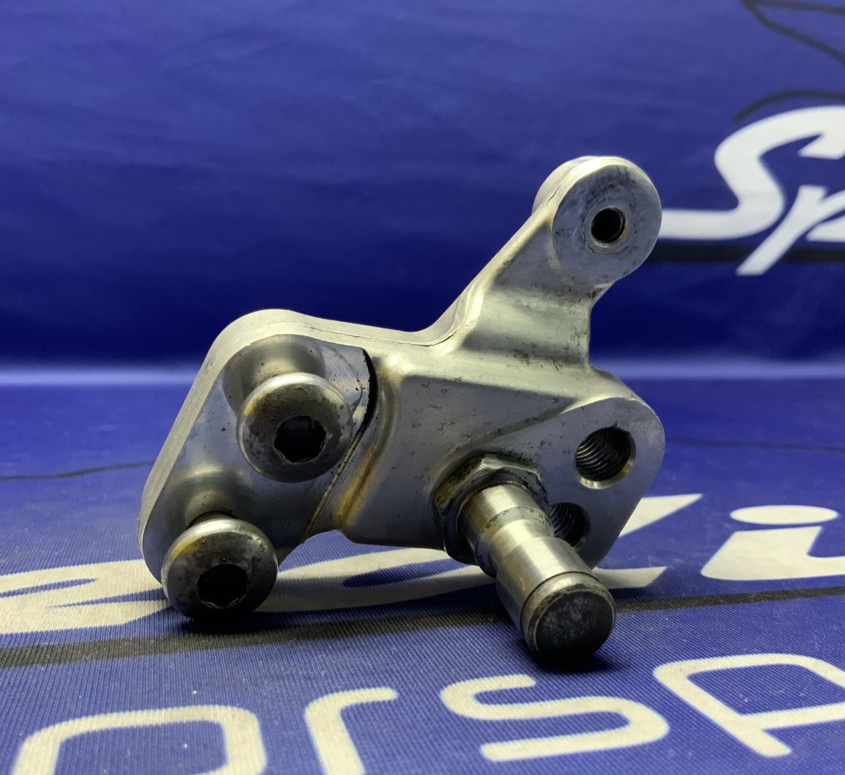 Suzuki Gear Shift Lever Bracket GSXR 600/750 2006-2008 OEM 25681-01H00