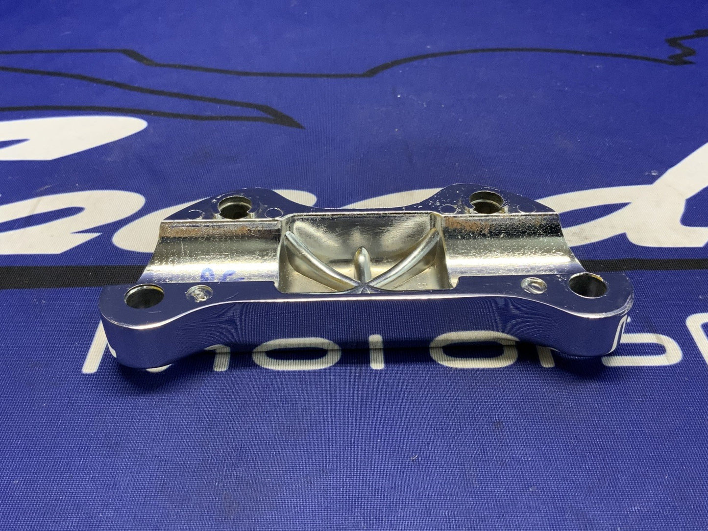 Harley Davidson 1 Piece Handlebar Clamp Touring 1999-2006 OEM 55918-08