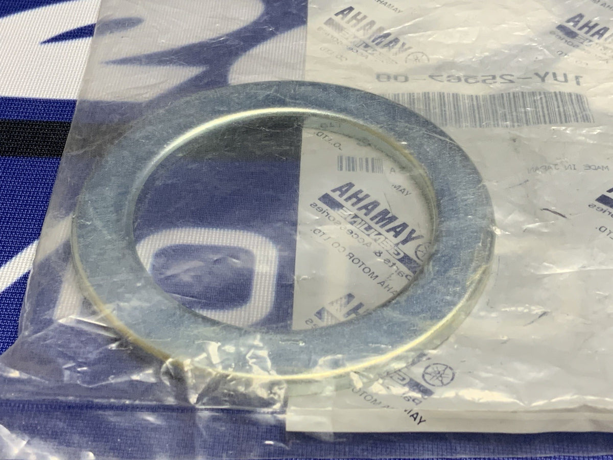 Yamaha Rear Wheel Hub Dust Cover Seal Warrior 19987-2004 OEM 1UY-25367-00-00
