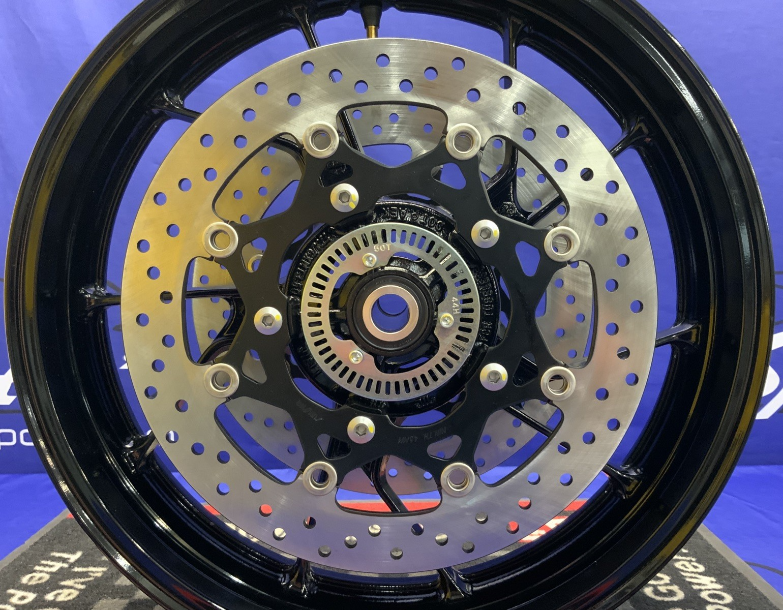Suzuki Front Wheel W/ Rotors(Gloss Black) GSX-8R 2024-2026 OEM 54111-25L00-019-2