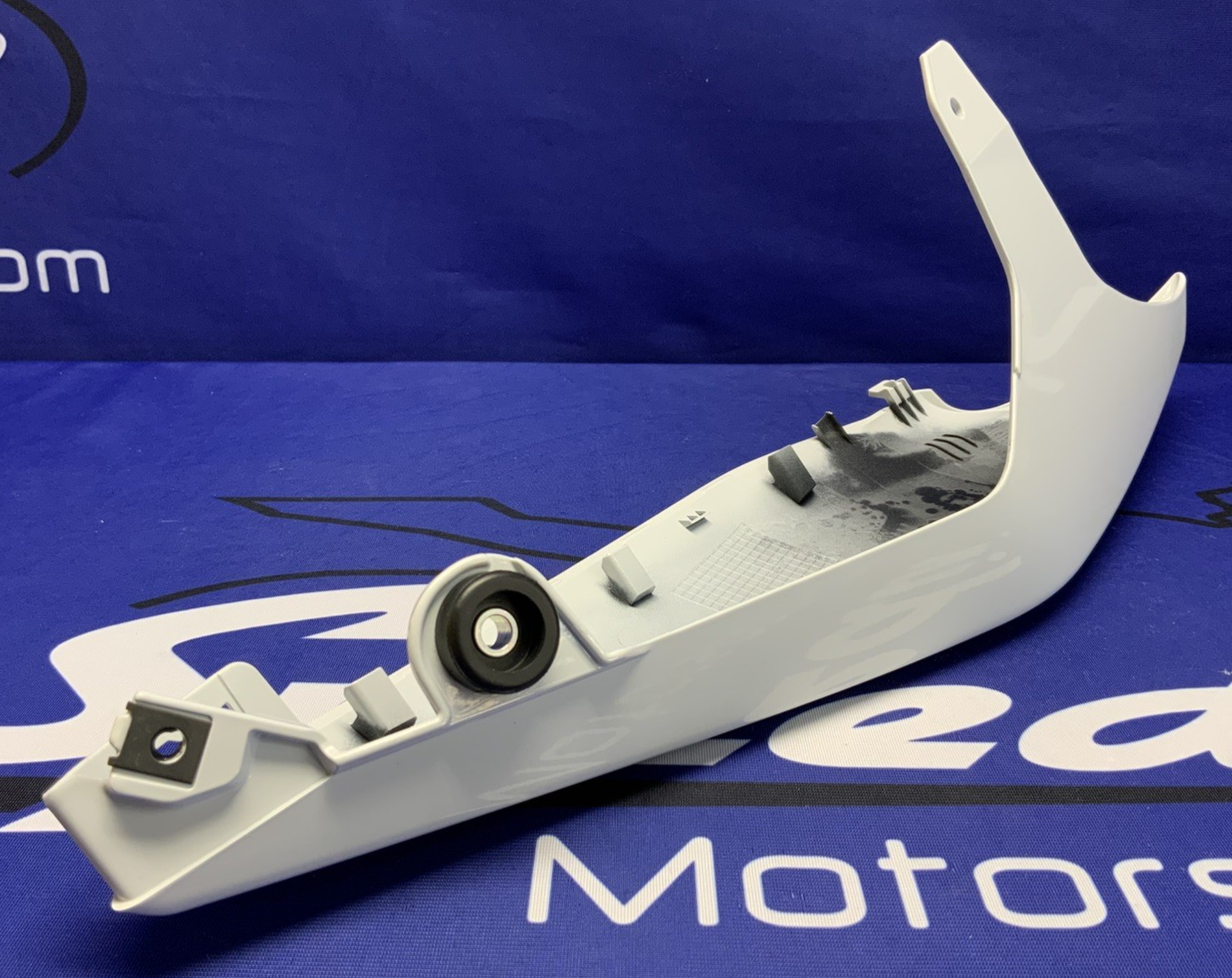 Suzuki Left Tail Fairing (Pearl Tech White) GSX-8R 2026 OEM 47210-25L11-QU2-1