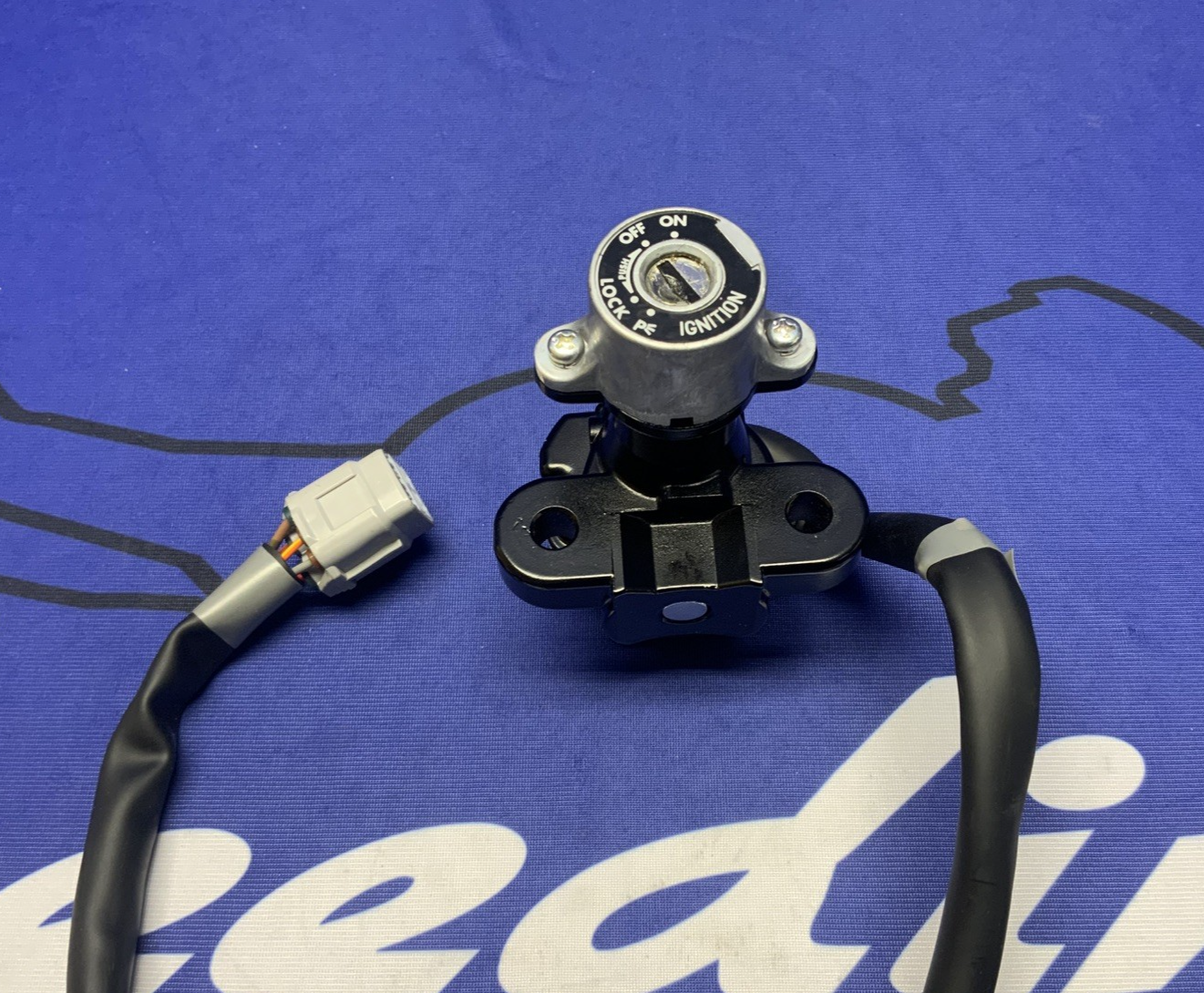 Suzuki Lock set GSXR-1000/R 2020-2025 OEM 37101-17891
