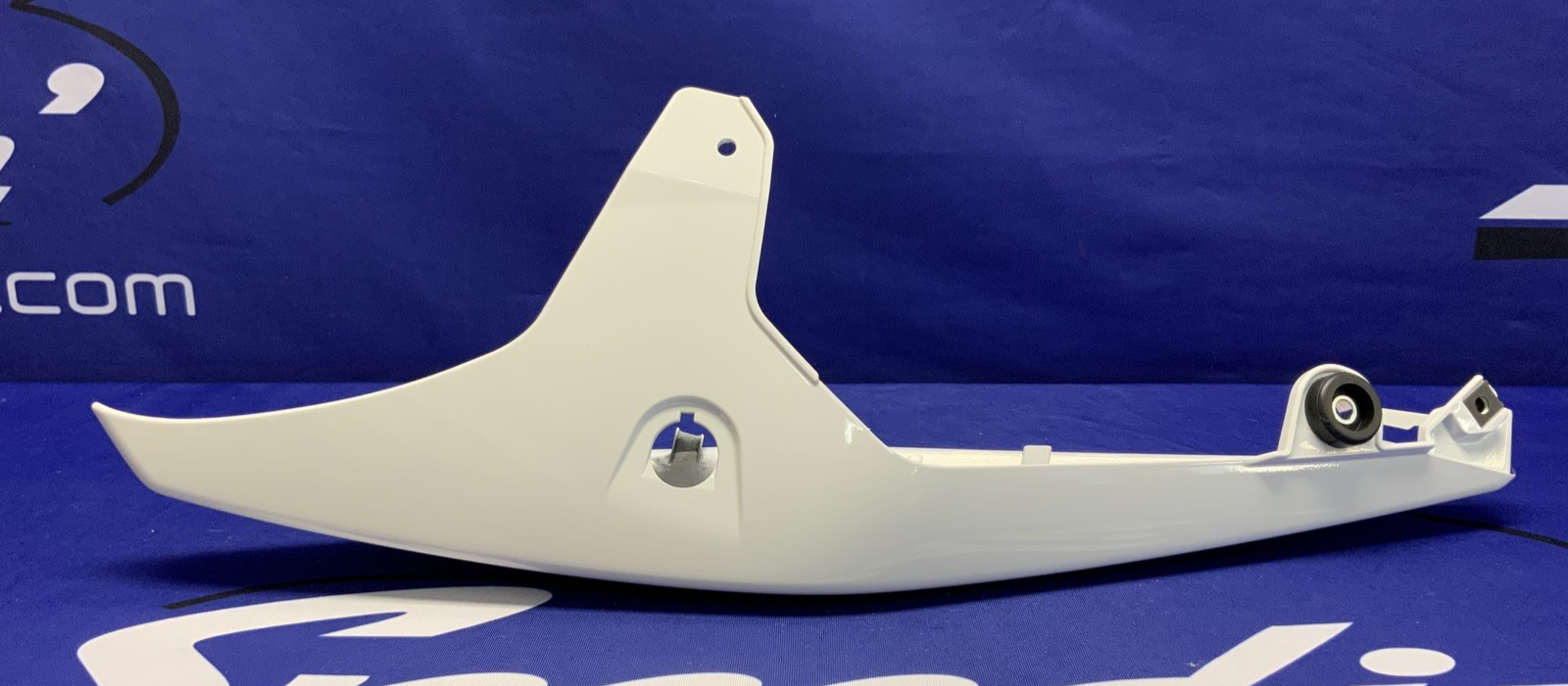 Suzuki Right Tail Fairing (Pearl Tech White) GSX-8R 2026 OEM 47110-25L11-QU2