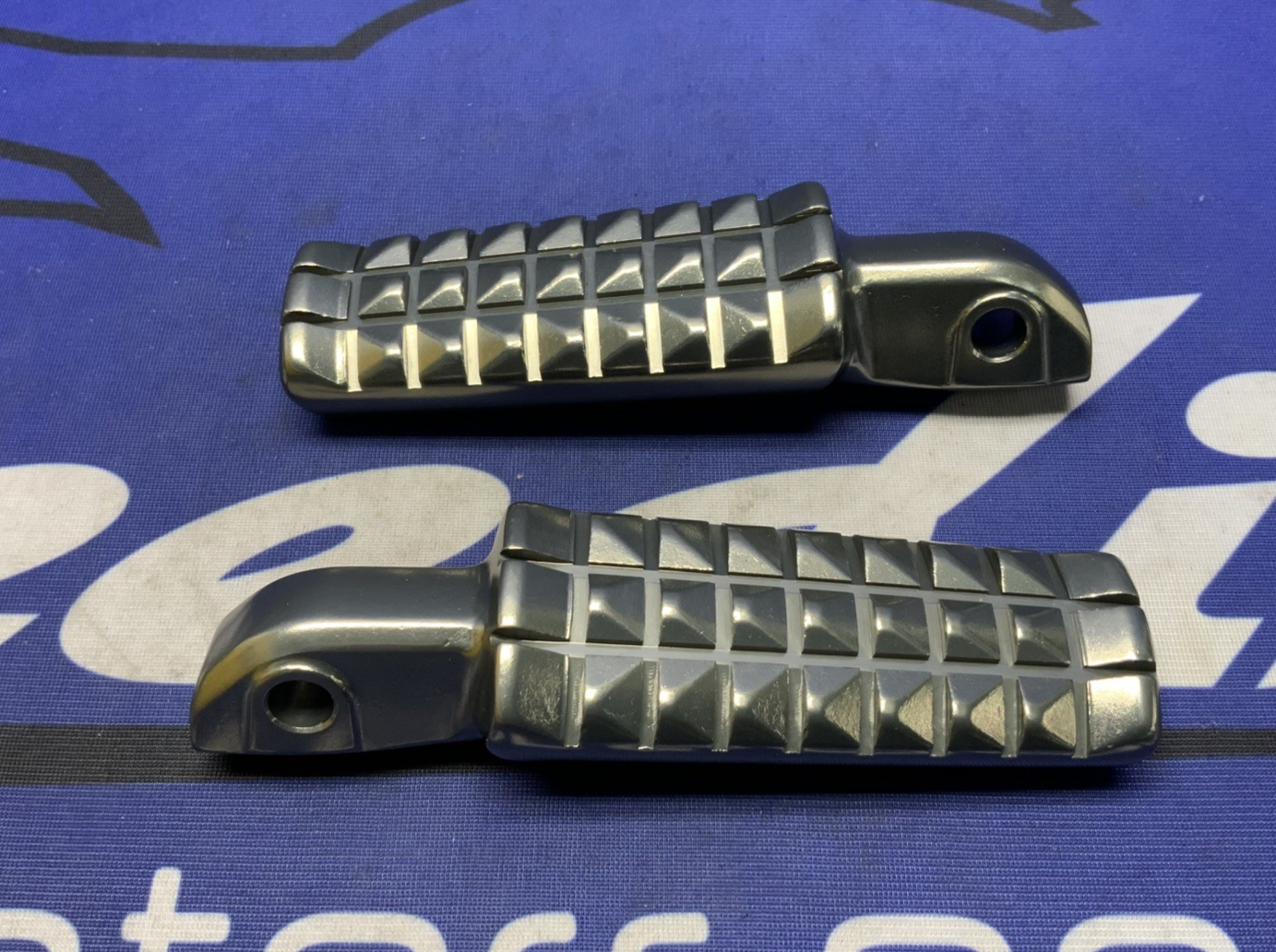 Triumph Passenger Foot Rest Pegs Bonneville T120 2016-2020 OEM A9770148