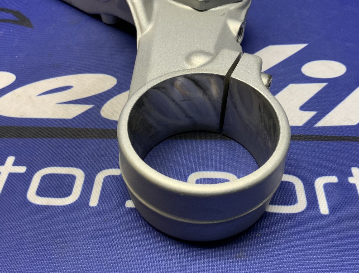 BMW Bottom Fork Mounting Bridge Triple Clamp R1200GS 2004-2013 OEM 31427664956