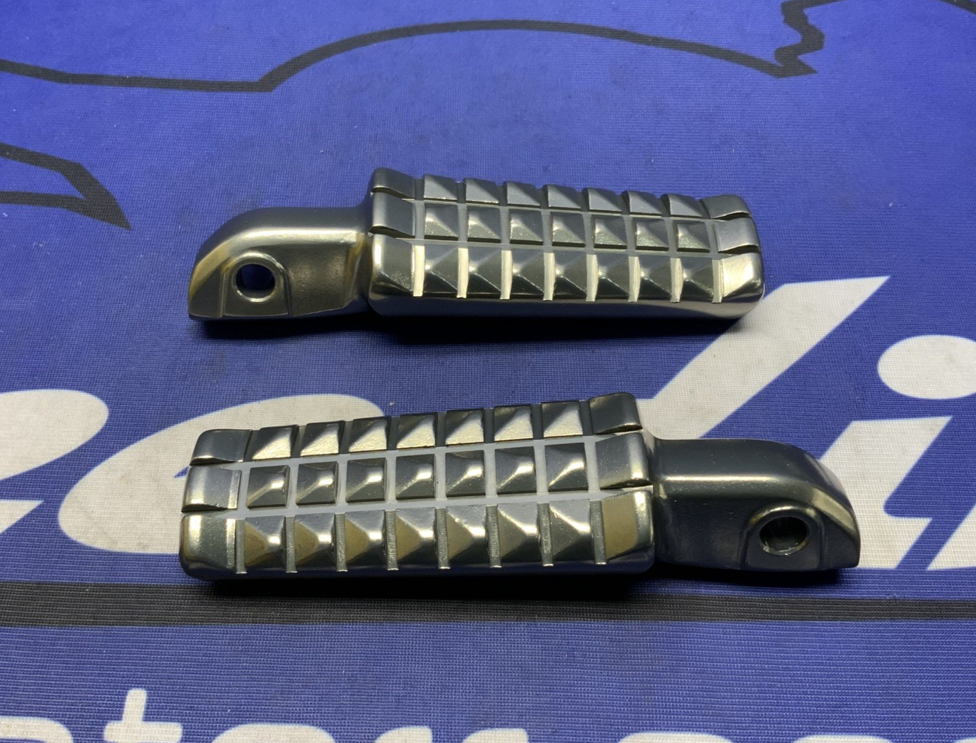 Triumph Passenger Foot Rest Pegs Bonneville T120 2016-2020 OEM A9770148