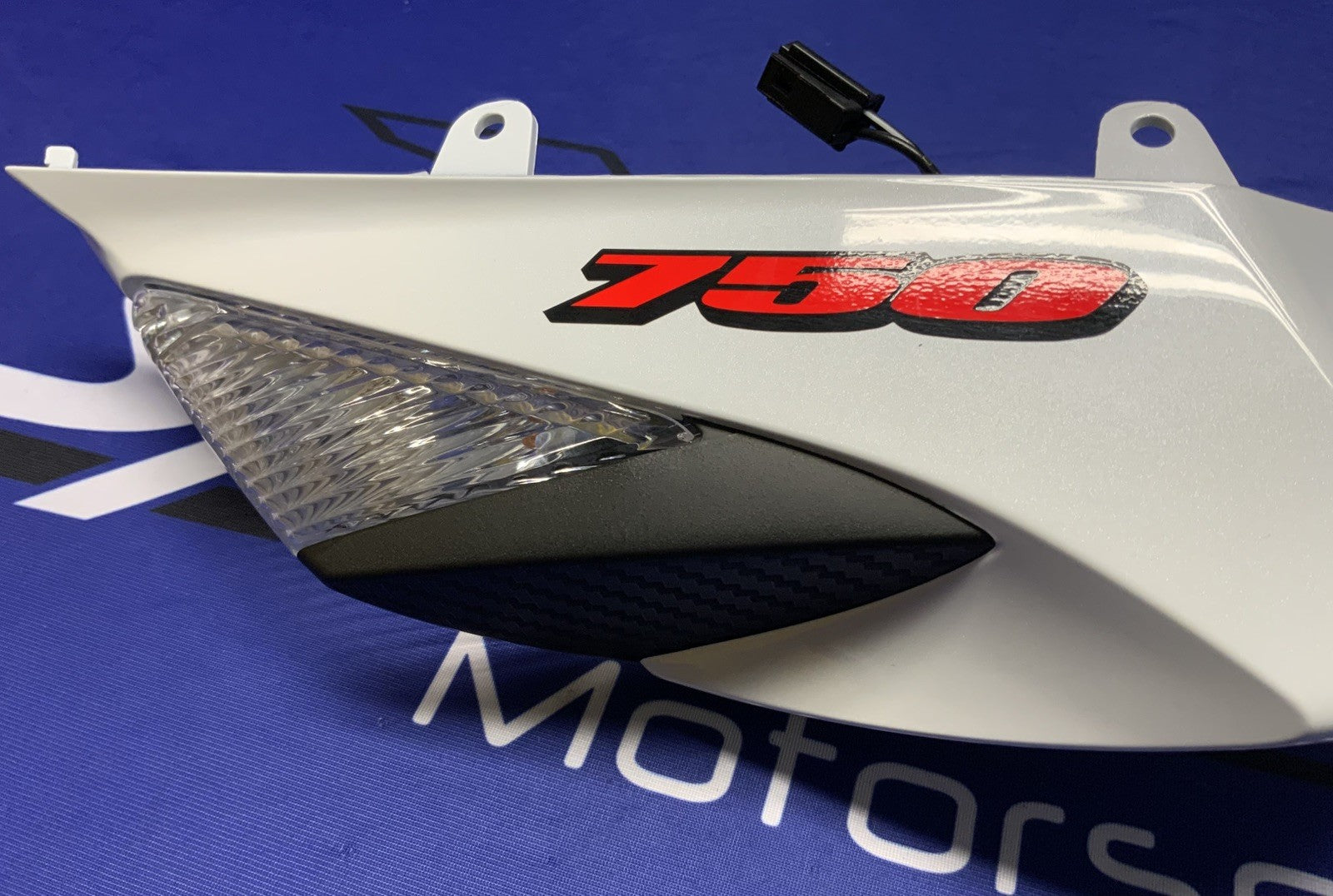 Suzuki Right Frame Cover W/ Turn Signal GSXR 750/600 11-26 OEM 47100-15J10-6KX-1