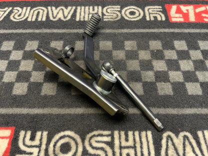 Suzuki Shift Lever Assembly W/Bracket & Shift Rod GSX-8R 24-26 OEM 25600-25L00-2