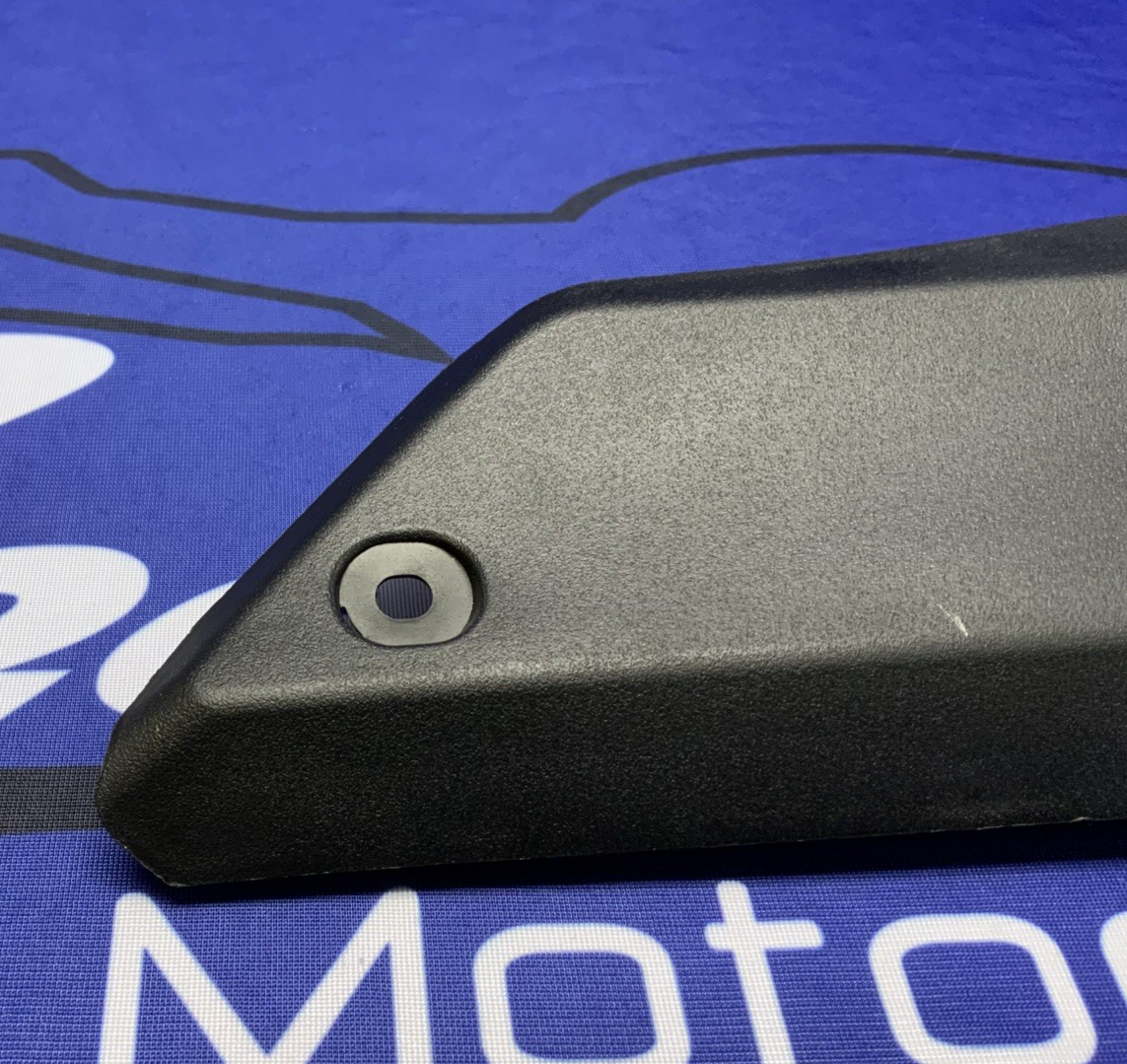 ZXMT Right Seat Under Cover YZF-R7 2022-2025 Y0722-15