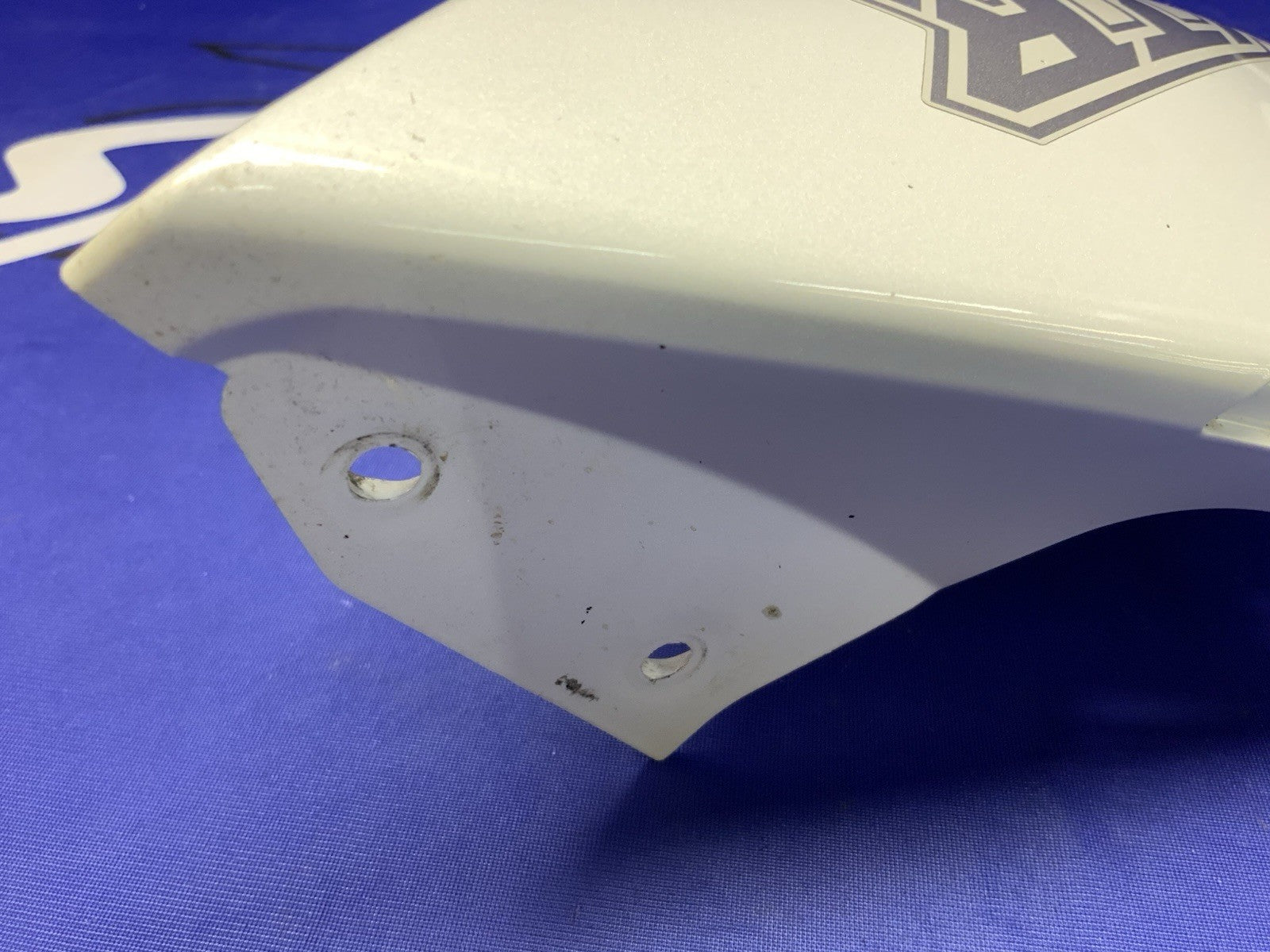 Yamaha Right Lower Fairing (White) YZF-R1 2009-2013 OEM 14B-28395-00