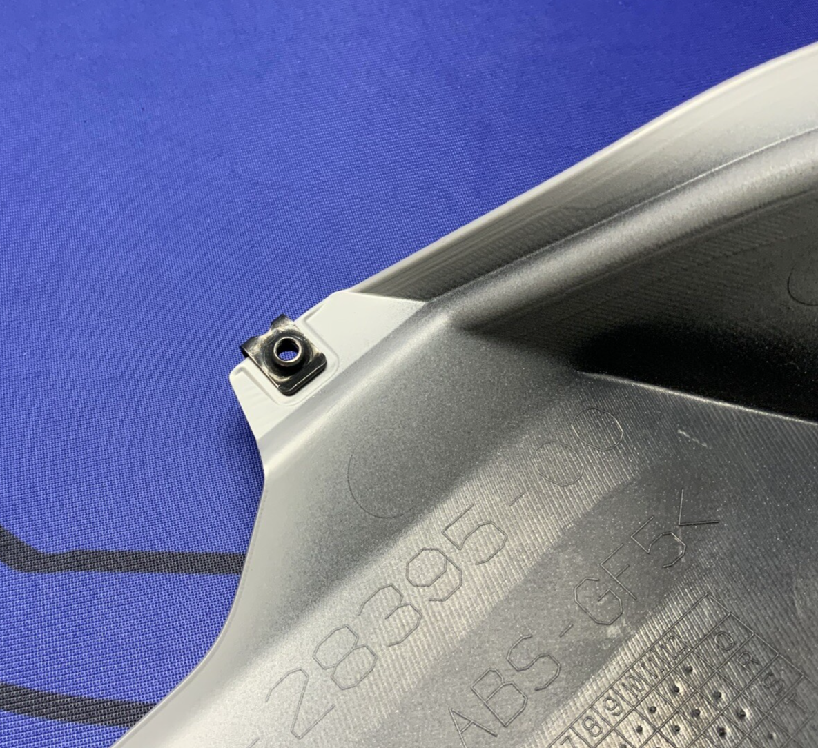 Yamaha Right Lower Fairing (Gray) YZF-R6 2017-2024 OEM BN6-28395-00-P4